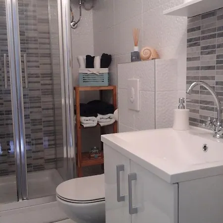 In With Balcony, Air Conditioning, Wi-fi, Dishwasher *