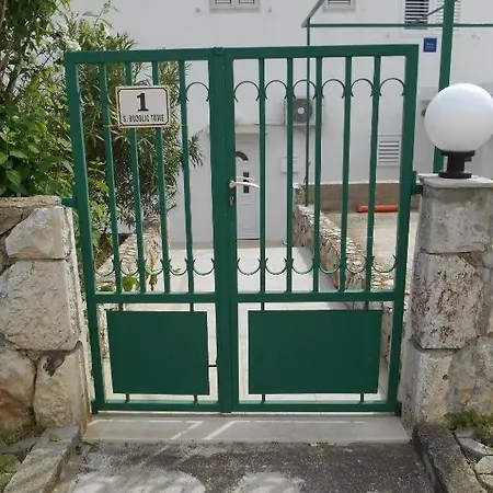 In With Balcony, Air Conditioning, Wi-fi, Dishwasher